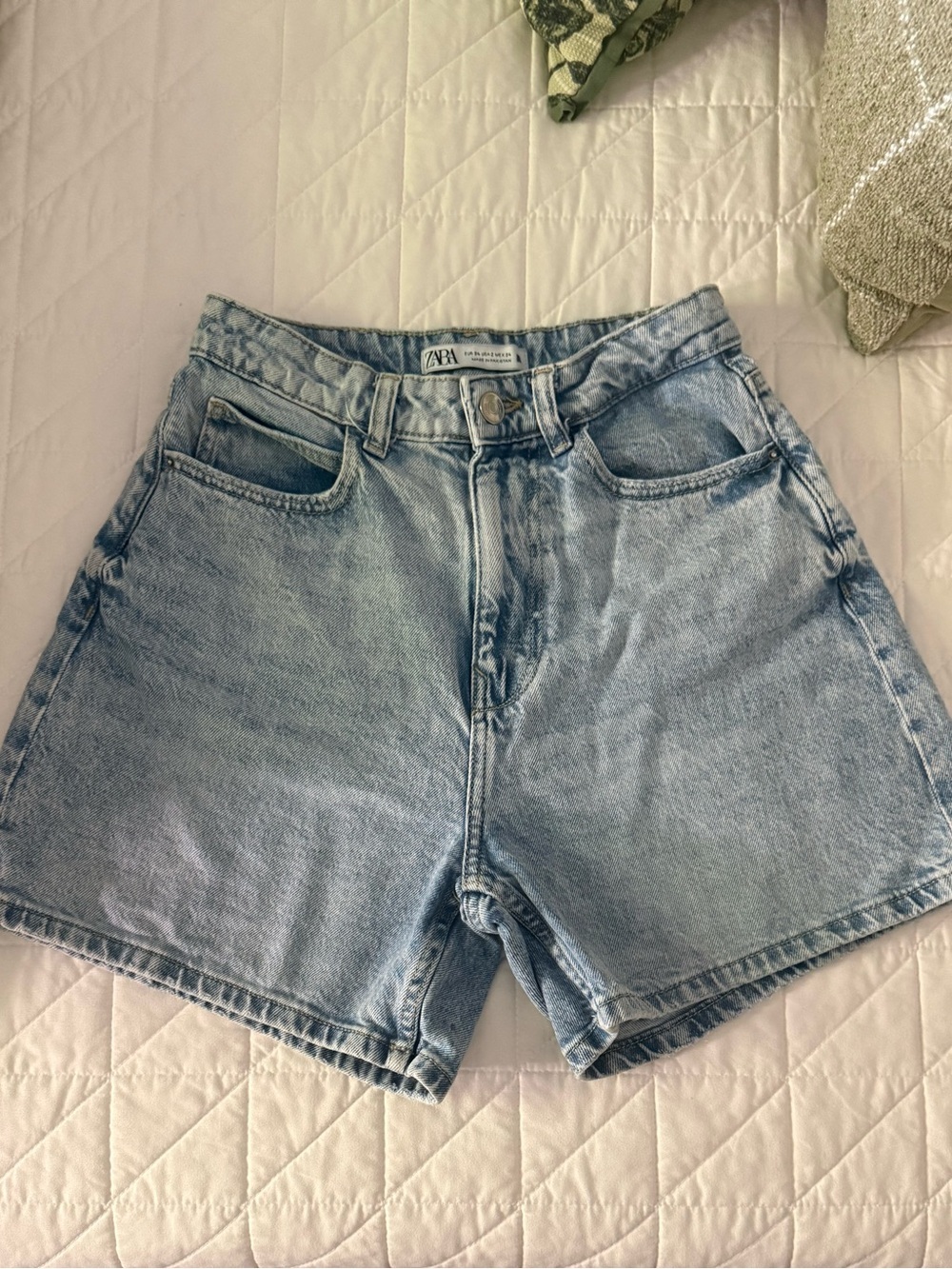 Zara High Rise Mom Denim Shorts Light Wash Size 2 EU 34